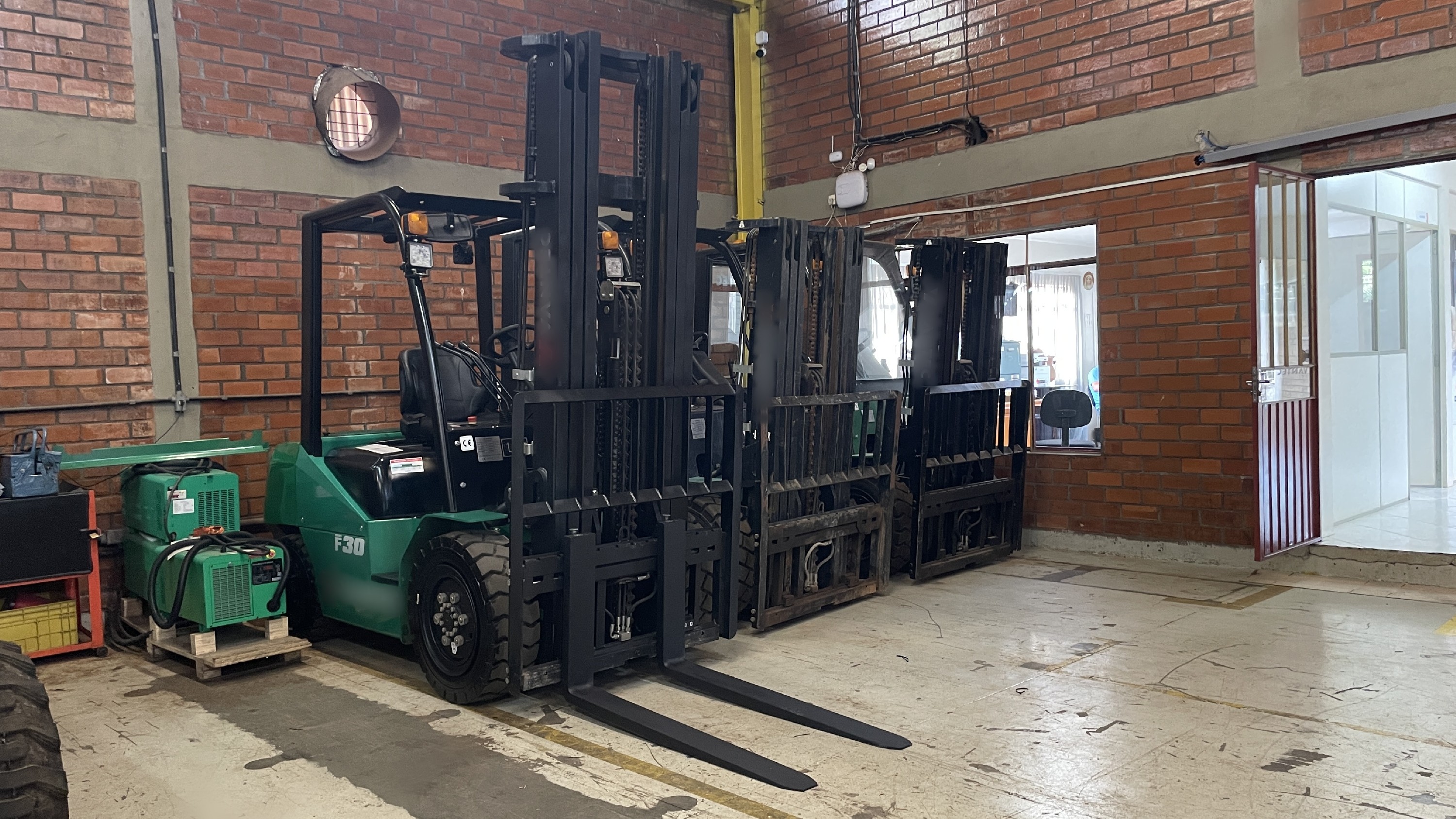 5 Years of Clean Power: MANFORCE 3T Li-ion Electric Forklift Proves Its Strength in Brazil